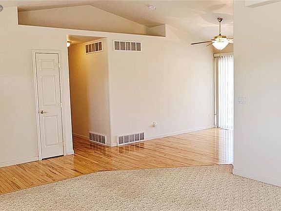 3rd image of 1021 Logan St