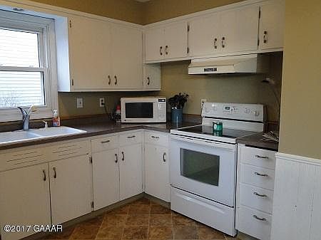 5th image of 409 3rd St NE