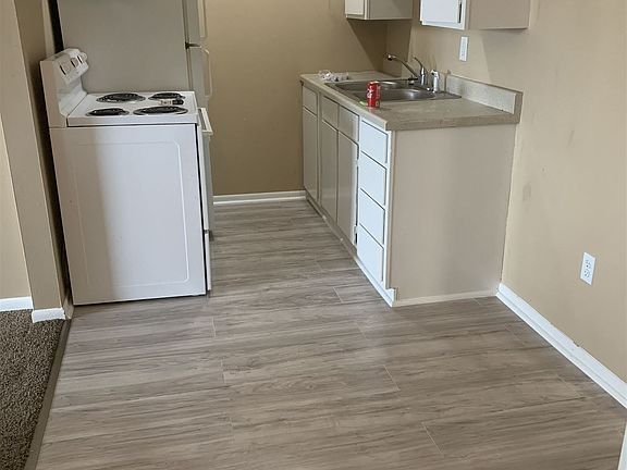 Kitchen Unit 25