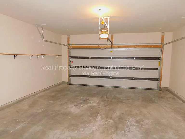 1427 Sawyer Ave — Photo 28
