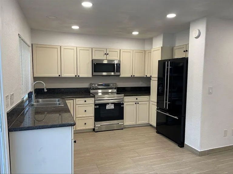3916 Caminito Patricia — Photo 2