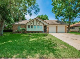 223 Dogwood St, Lake Jackson, TX 77566