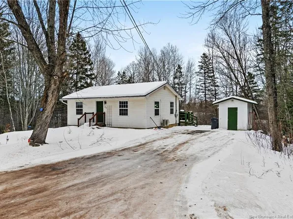 27 Garden Grove St, Lincoln, NB E3B 7G8