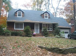 17 Hartman Hill Rd, Huntington, NY 11743