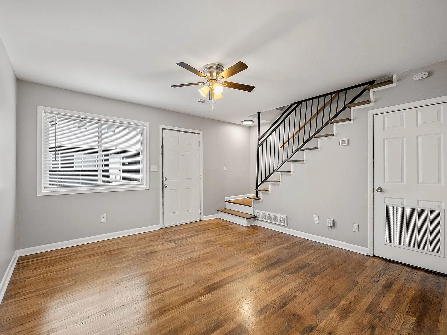 Balfour Chastain — Photo 3