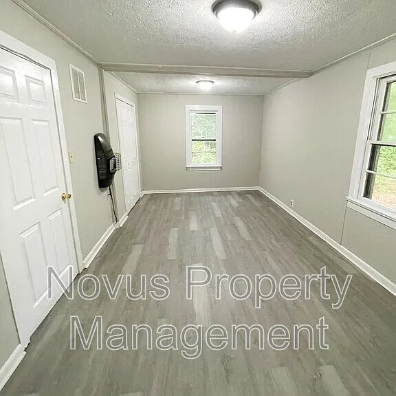 110 Austin Cir — Photo 9