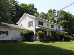 374 Upper Demunds Rd, Dallas, PA 18612