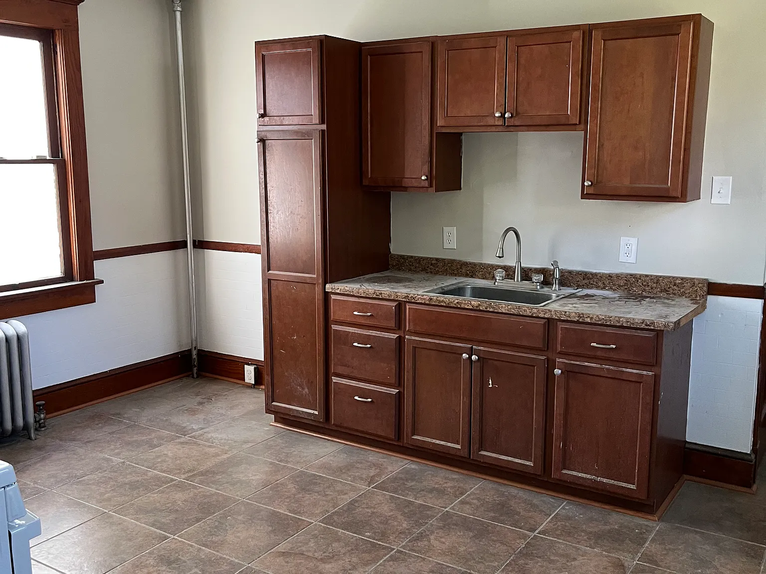 3 bed, 1600 sqft, $1,295 — Photo 4