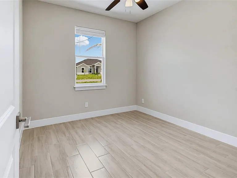 804 Colville Dr — Photo 8