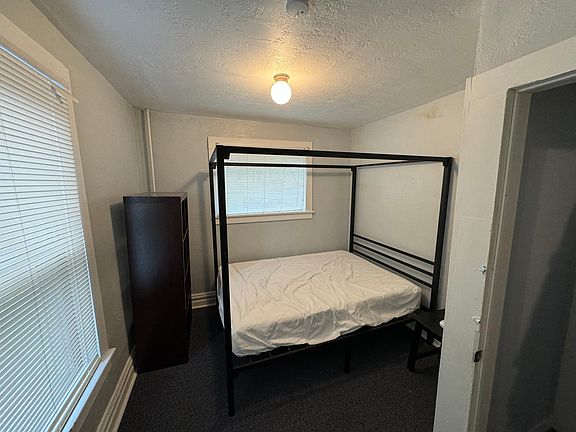 Private room, showing furnished option.
