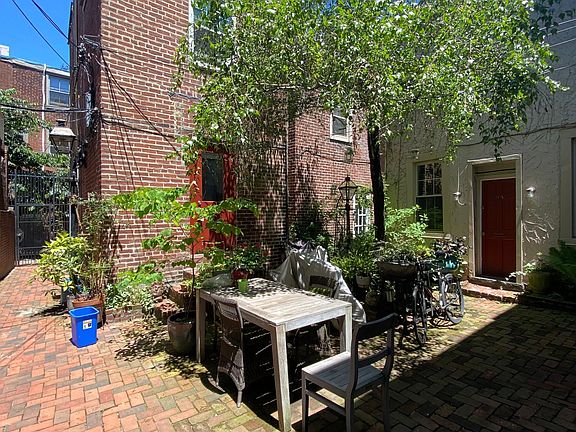 2nd image of 1206 Lantern Sq