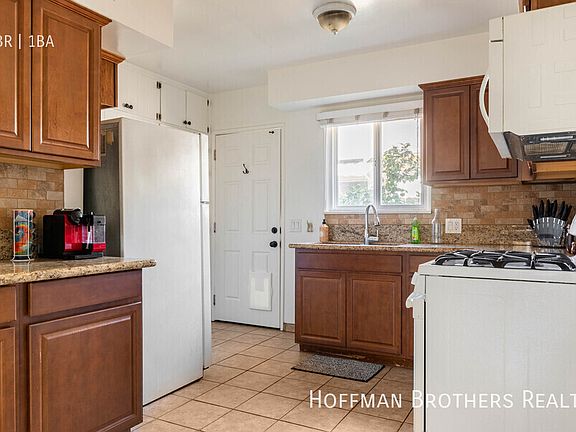 3rd image of 12417 1/2 Chandler Blvd #A