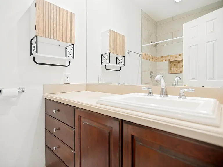 3905 Gilbert Ave #A — Photo 10