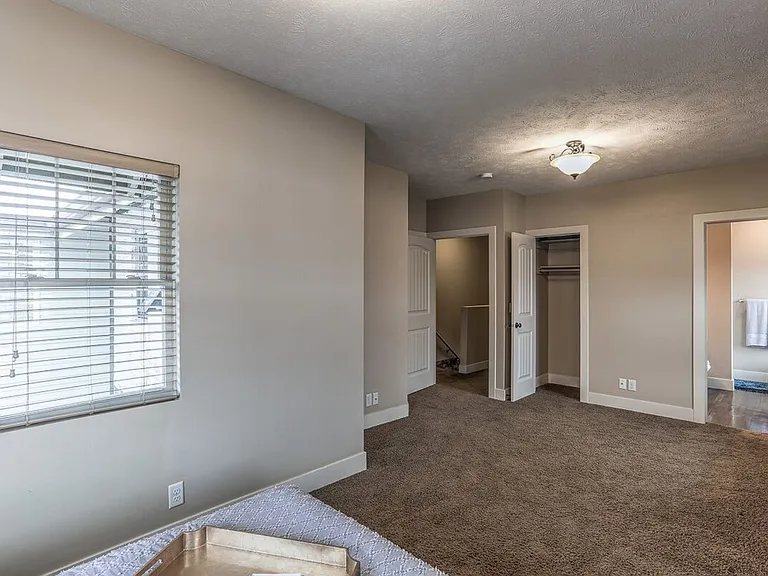 806 Park Ave — Photo 43