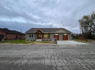 Henray Dr, South point, OH 45680