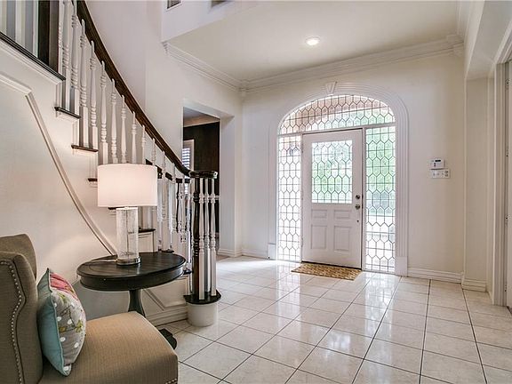 4th image of 365 Silverwood Cir