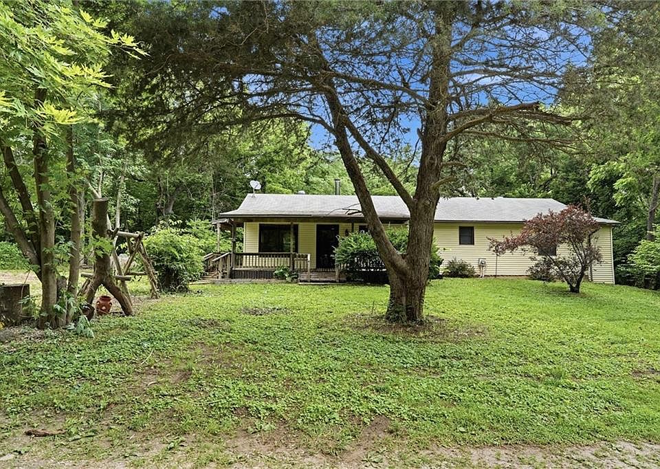1st image of 17052 Dempsey Rd