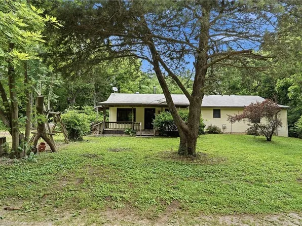 17052 Dempsey Rd, Leavenworth, KS 66048