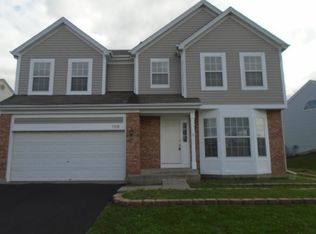 185 E Silver Oaks Dr, Round Lake Beach, IL