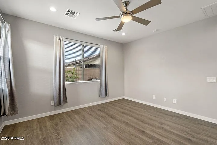 10768 W Kinderman Dr — Photo 9