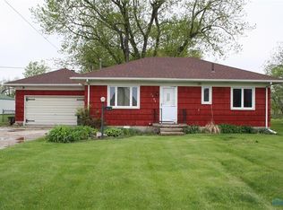 1504 S Lallendorf Rd, Oregon, OH 43616