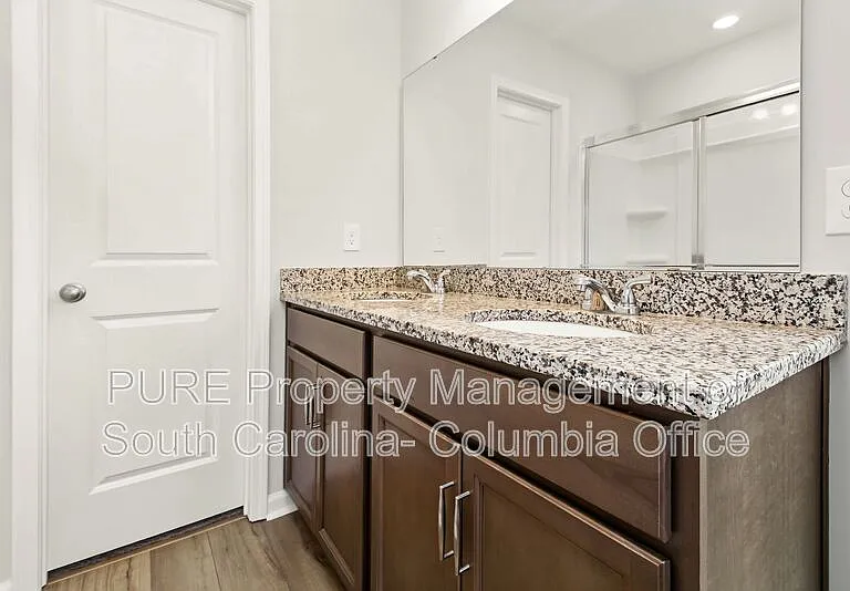 1052 Astoria Dr — Photo 15