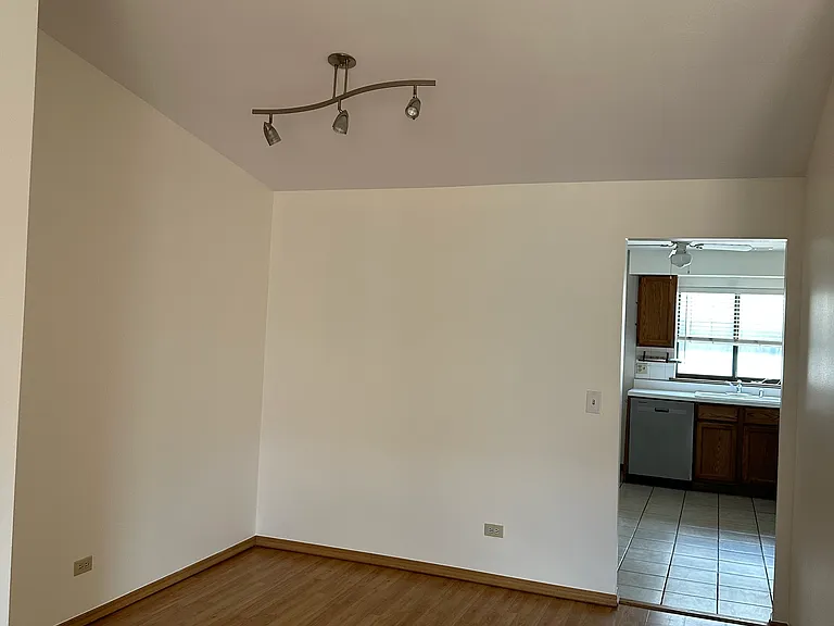 8424 W Catalpa Ave — Photo 5