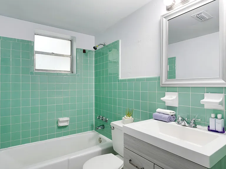 318 E Dakin Ave #8 — Photo 10