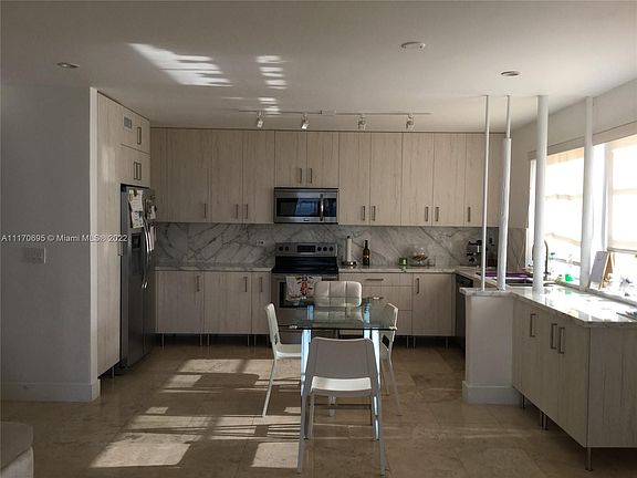 4th image of 1408 Brickell Bay Dr APT 709