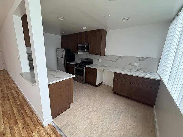1277 Barry Ave #5 — Photo 5