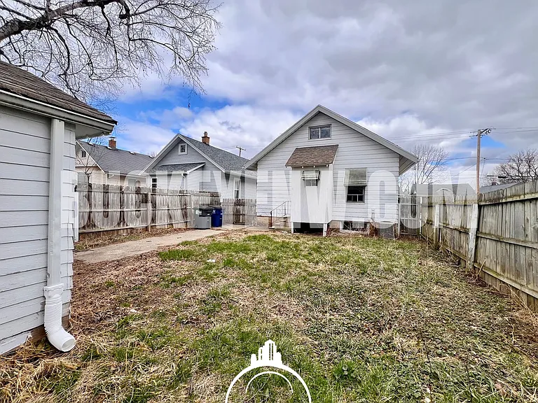 3817 Burton Ave — Photo 17