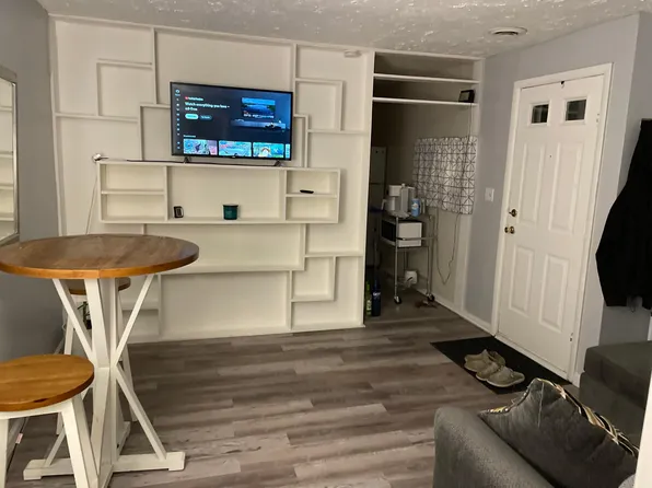 (undisclosed Address), Syracuse, NY 13211