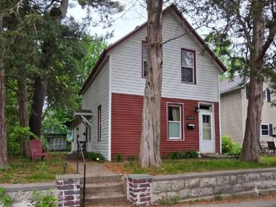 228 William St N #1