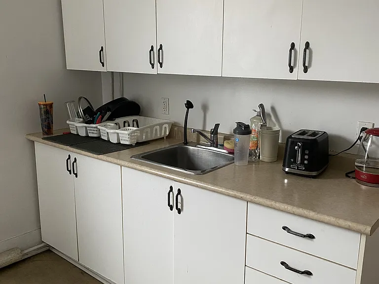 351 Elgin St #B — Photo 11