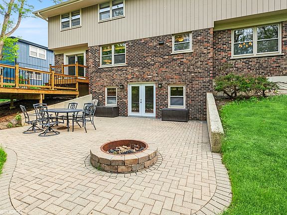 3rd image of 1070 Black Oak Dr