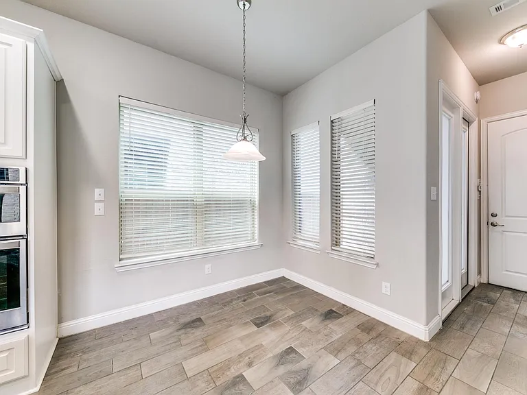 17660 Sequoia Dr — Photo 18