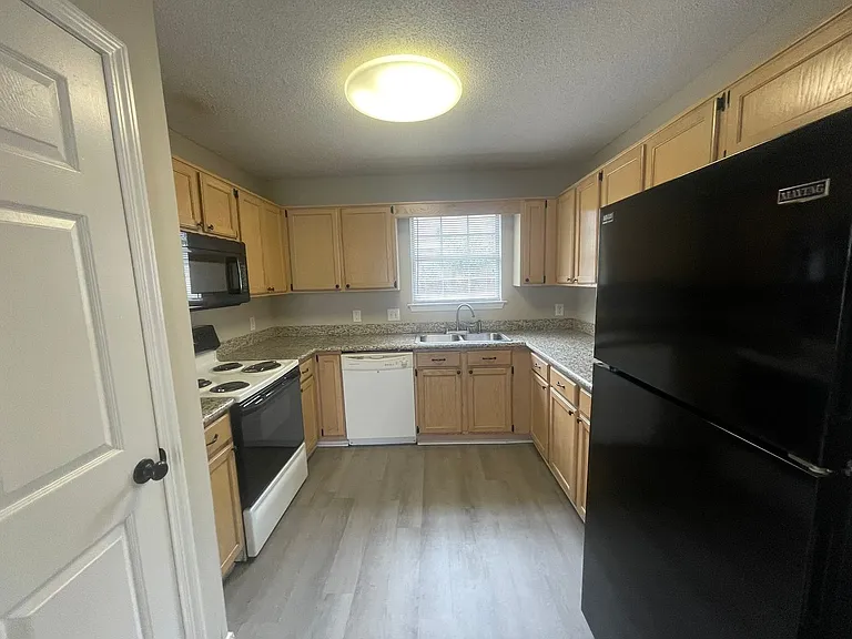 706 Crystal Wells Ct N — Photo 7