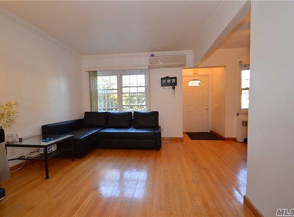 4th image of 4828 193rd St