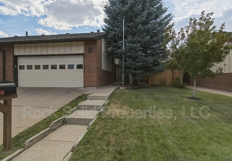 5416 Meadowbrook Dr — Photo 1