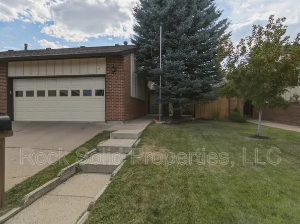 5416 Meadowbrook Dr, Cheyenne, WY 82009