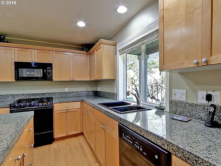 13327 NW Yvonne Ln — Photo 3