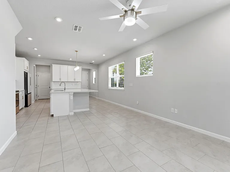 2587 Everglade Way — Photo 11
