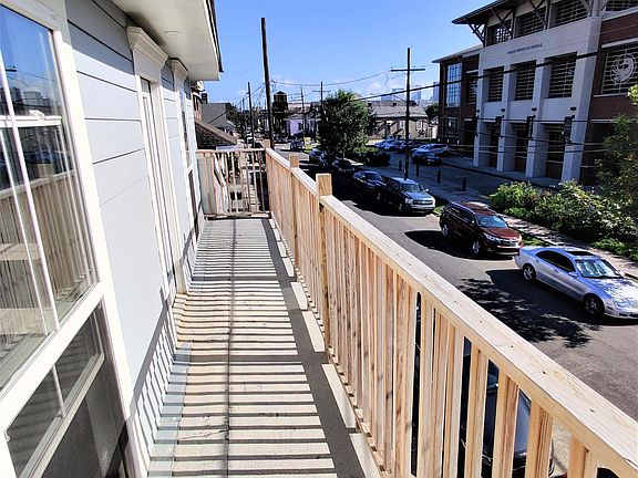2nd image of 2333 Dumaine St