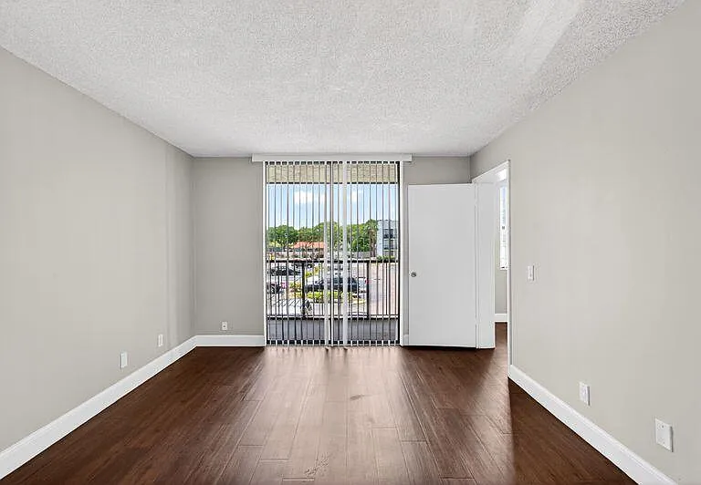 728 Executive Center Dr #29 — Photo 11