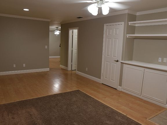 2nd image of 10 Shady Arbor Ct