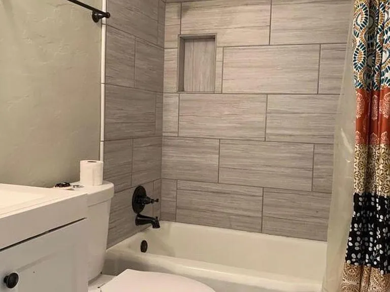 1104 E Hampton St #1 — Photo 13