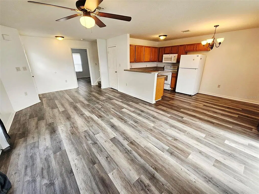 3 bed, 2.0 bath, 1584 sqft, $1,900 — Photo 3