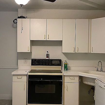 5th image of 224 E Garden St APT 114