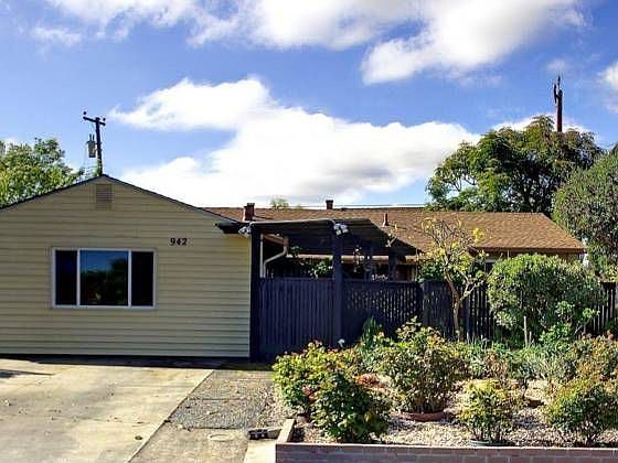 1st image of 942 Heatherstone Ave