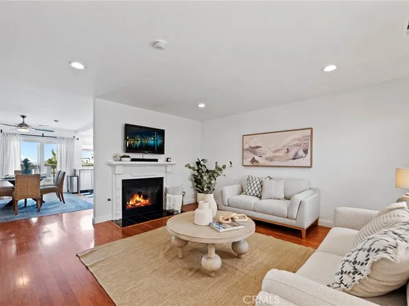 912 Monterey Blvd APT 1, Hermosa Beach, CA 90254